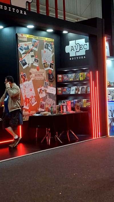 Uma Matilha é um grupo que caça junto, sempre se ajudando e dando suporte. Obrigado @aveceditora pela oportunidade de estar na Bienal…