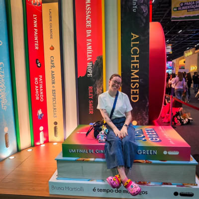 E chegou o último dia de Bienal. 🥹📚 Gente, que experiência foi essa? Eu fui pra Bienal com uma expectativa e saí de lá com o coração…