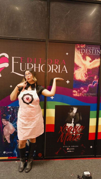 não tem como sair da @editoraeuphoria sem uma sacola cheia de livros #romancelgbt #bookgirlies #livros #bienaldolivro #books