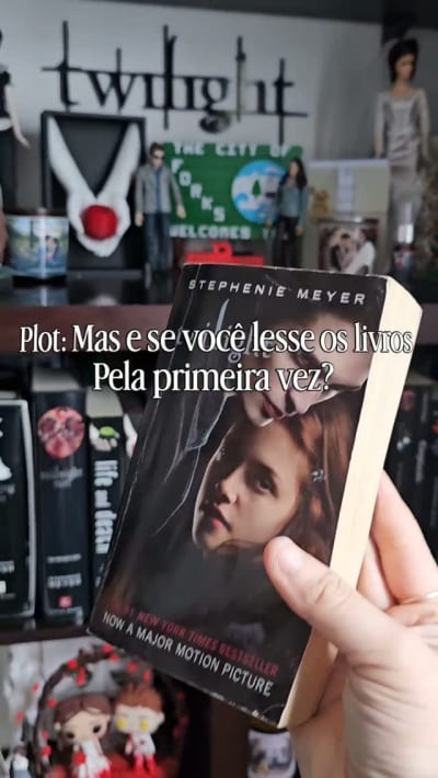 Pov : Tá chovendo vou assistir crepúsculo pela milésima vez... Mas e se você desligasse a TV e desse uma chance para o livro? Você não vai…