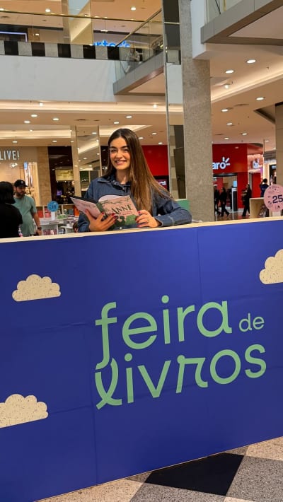 #publi: Na Feira de Livros do Anália descobrimos obras perfeitas para presentear quem amamos e cultivar o hábito da leitura. Voltei para…