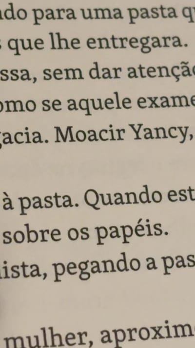 Finalmente um Moacir que foi escrito por alguém que não eu mesmo 🥲 Livro: O Silêncio do Mangue, de @lucassntn (super recomendo!) 💋…