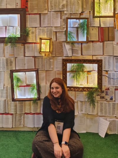 Mais um pouquinho do que foi a nossa Bienal esse ano: dois lançamentos, mais livros novos do que minha mala comportava, incontáveis…