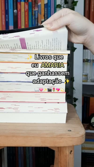 《LIVROS QUE EU AMARIA QUE GANHASSEM ADAPTAÇÃO 》 QUAL LIVRO VOCÊ AMARIA QUE GANHASSE ADAPTAÇÃO PARA FILME OU SÉRIE? Oii, hoje trouxemos…