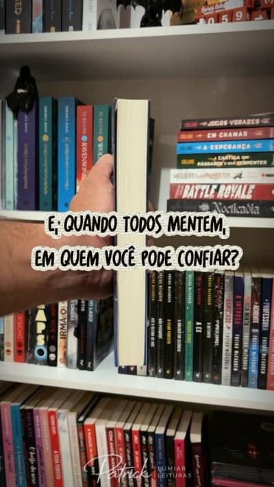Quatro pessoas, muitos segredos e uma história que promete fazer desconfiar de todo mundo. #quatrobonsmentirosos #suspense #bookinstagram…