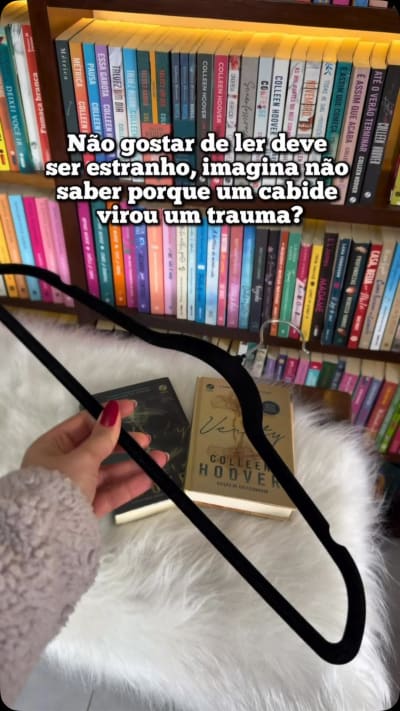 Esse cabide é memorável 🤯 #livros #leitores #livrosdesuspense #suspensethriller #verity