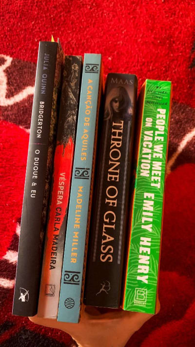 Você quer começar a ler suspense, mas não sabe por onde começar? 👀📚 Separei 3 livros que vão por caminhos bem diferentes, então dá pra…
