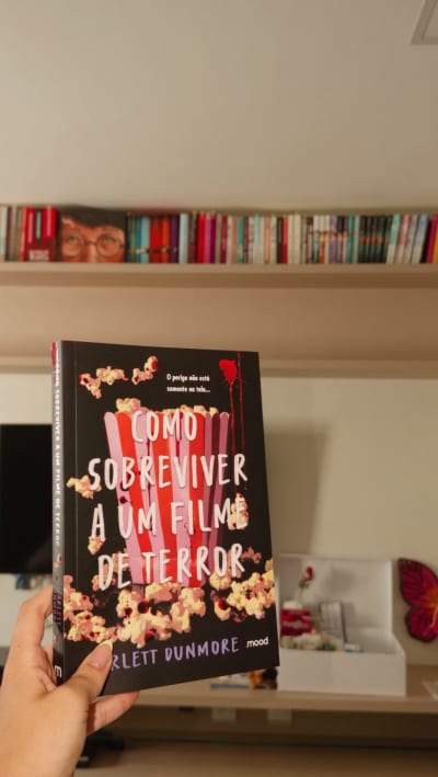 lembrando: você pode ter a leitura como um hobby (eu também tenho), desde que não seja apenas isso #livros #bookgirl #bienaldolivro…