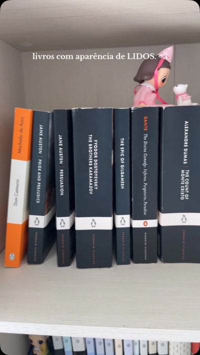 livros que parecem ter passado por uma guerra tem meu coração✨parece que ele viveu junto com o leitor :) #BookTok #bookgram #livros…
