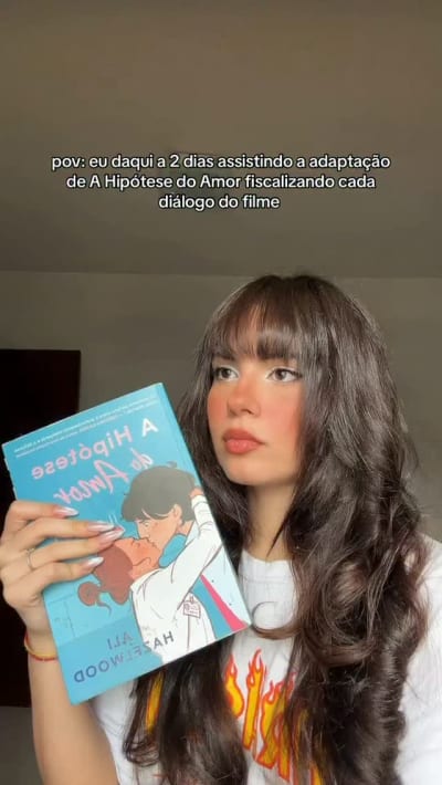 estarei com meu livro do lado 📝🤓 #booktok #booktokbrasil #ahipotesedoamor #adaptacaoliteraria #bookstagram @primevideobr