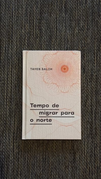o impacto do colonialismo na cabeça de quem vive entre duas culturas. #livros #bookgram #literatura