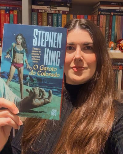 📖 O Garoto do Colorado ✒️ Stephen King 📚 Suma 🖨 144 págs 🎬 Suspense ⭐️⭐️⭐️✨ Abril de 1980. Em uma ilha na costa do Maine, um homem é…