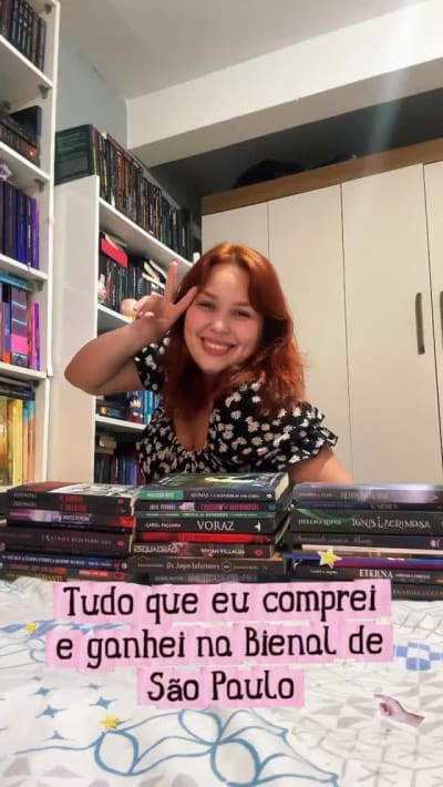 Tudo o que eu comprei e ganhei na Bienal de São Paulo 💖✨ Me senti realizando um sonho de princesa 🥹 Qual desses livros você escolheria…