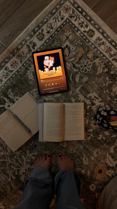 & sempre vai ser assim ☕️✨🔮🎧 #witchy #aesthetic #bookstagram