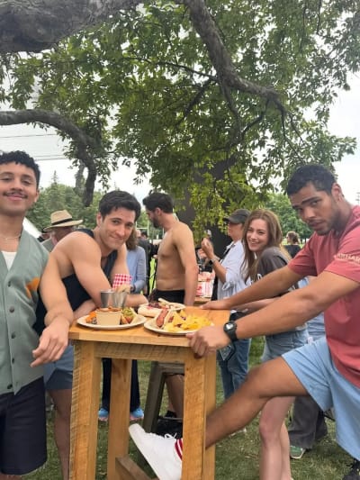 Mais fotos dos bastidores de “A Hipotese do Amor” publicadas por @rachel_marsh! Como eu disse, o filme “A Hipotese do Amor” já está…