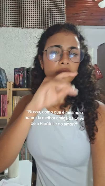 A mente de titânio #ahipotesedoamor #humor #olivesmith #alihazelwood #bookgram