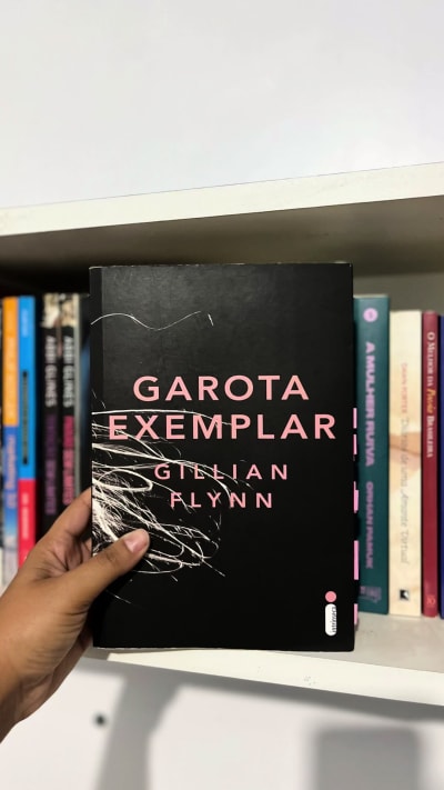“E se todos nós estamos atuando, não pode existir algo como uma alma gêmea, porque não temos almas genuínas.” Meu primeiro thriller ❤️…