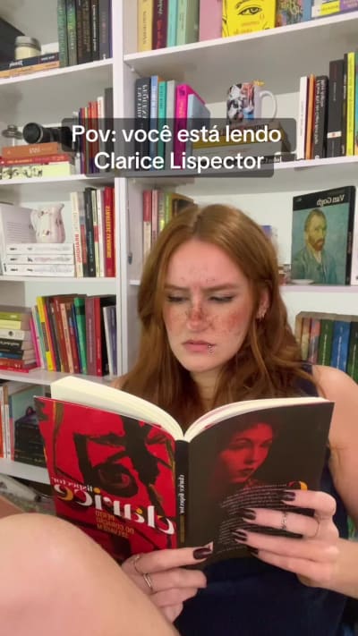 Alguém já leu um livro da Clarice e não se sentiu assim?? 😅 #livro #booktok #literatura #claricelispector #pertodocoraçãoselvagem #meme…