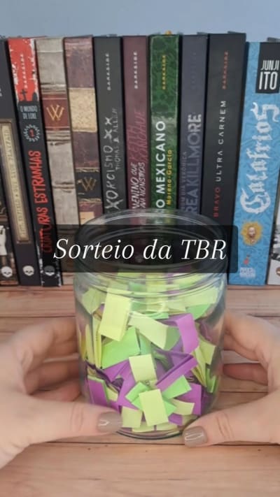 Sorteando um livro da minha TBR jar. #literatura #BookTokBrasil #livrostiktok #bookstanbrasil #BookTok #leitores #booktok #leitura #livro…