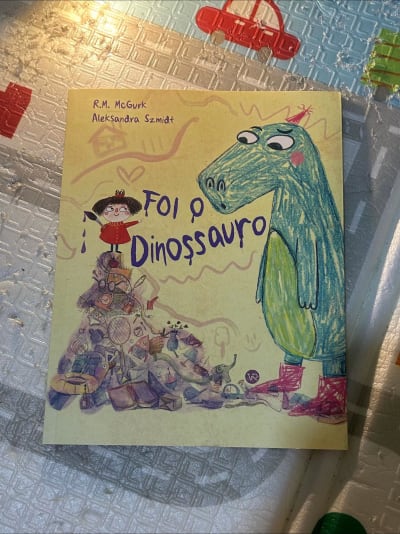 Que livro incrível! ❤️ Fala sobre responsabilidade de um jeito leve para as criancas! E aqui vai a minha análise: A história é de uma…