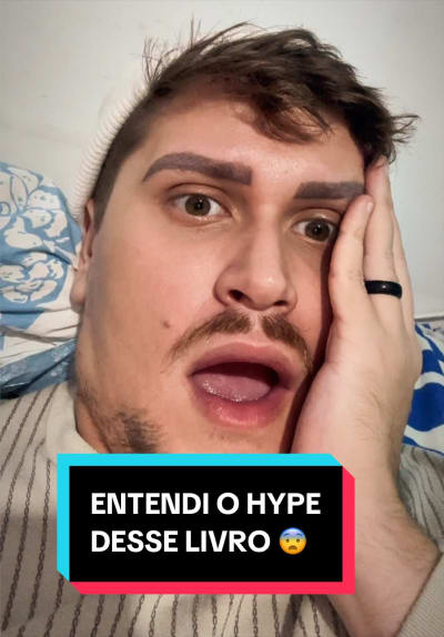 Entendi o hype do livro O Massacre da Família Hope 😱 7 milhões de plot twists em um livro só hahaha Entrou para um dos livros favoritos…