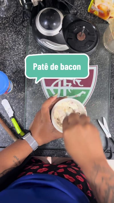 Rápido e delicioso!!! #receita #patêbacon #patêfacil