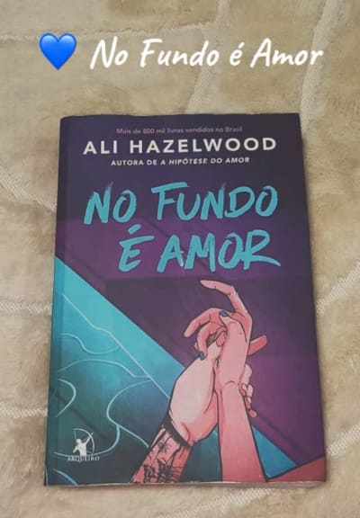 Amiga, não paga preço cheio nesse livro! 😭 Eu consegui comprar No Fundo é Amor por R$ 32,90 em um grupo no WhatsApp de promoções. Comenta…