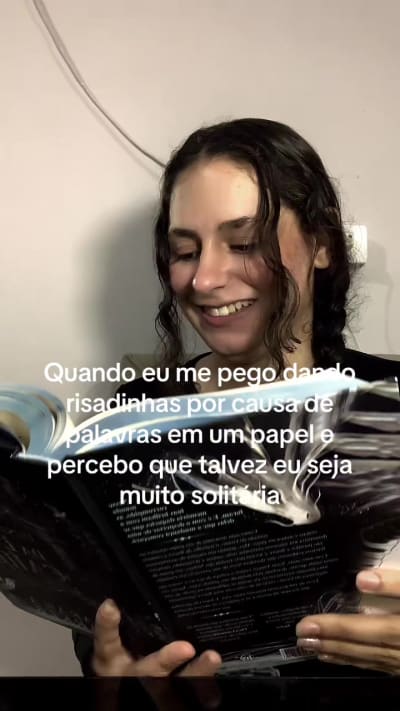 Só um pouquinho🤏🏼 #booktokbrasil #memeliterario #booktok #livrosdefantasia #livrosderomance