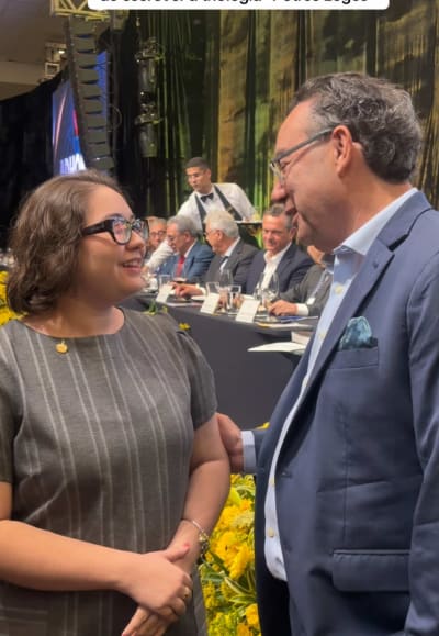 Respondendo a @Renata Alves 🇧🇷 @Augusto Cury foi muito simpático e agradável em todos os momentos que pude falar com ele, e, FINALMENTE…