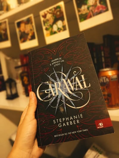 Welcome, welcome to Caraval! 🎩 #booktook #caraval #fantasy #livrostiktok #booktokbrasil