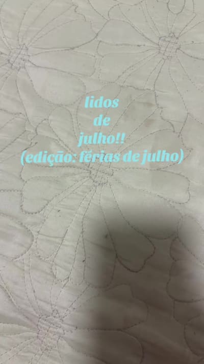 lidos de julho!! obs: o vídeo ficou péssimo pois n estou com nenhum deles físico mas aqui em baixo tem os títulos e classificação…