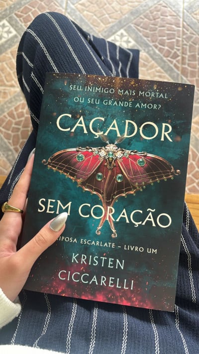 #caçadorsemcoração #indicacaodelivros #booktokbrasil #livrostiktok #mulherdepreso🔓🕊👫💍
