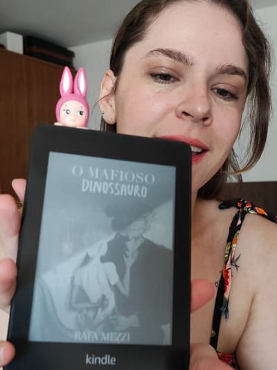 em meio ao caos eu sigo lendo meus dinossauros KKKKKKK #monsterromance #oceodinossauro #livroderomance