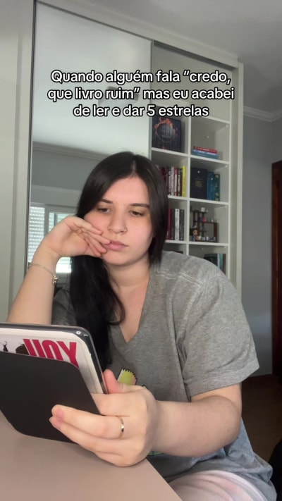 Sinto que não tenho nenhum senso crítico quando isso acontece #booktokbrasil #booktok #fyp #books #f
