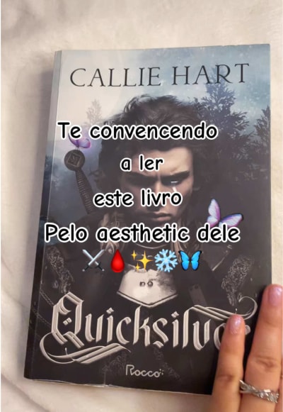 Te convencendo a ler “Quicksilver”, da Callie Hart, pelo aesthetic 🦋🗡️✨ Enemies to lovers + fae e vampiros + proximidade forçada + almas…