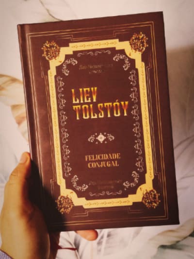 🙋🏻‍♂️ **Minha opinião:** Felicidade Conjugal - Liev Tolstói: foi uma leitura que me surpreendeu bastante. Tolstói constrói uma história…