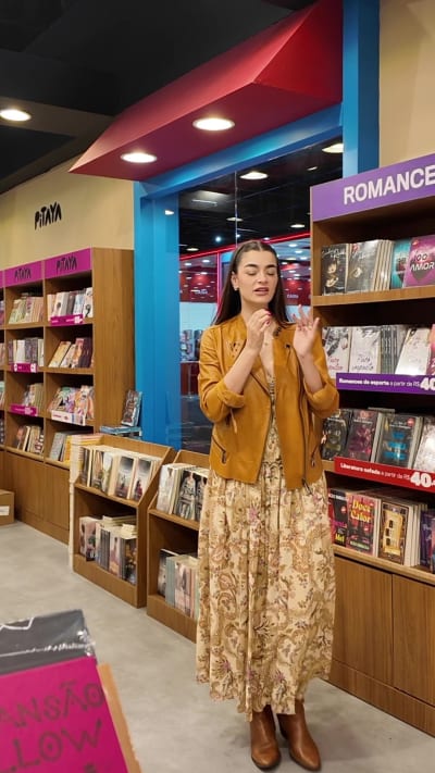 O pobre do leitor na Bienal do Livro: falei que não ia gastar, não tenho espaço na mala e, ainda assim, já estou com uma pilha de 20…