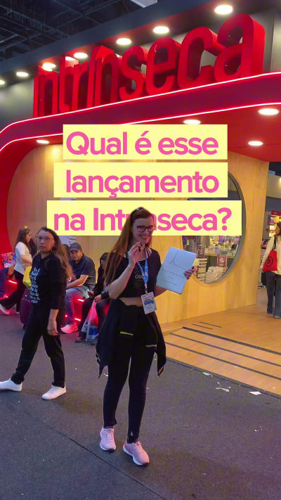 Adivinharam? 💅🏻 Vocês acharam que eu ia entregar fácil qual era meu lançamento mais aguardado da @intrinseca esse ano? Pois estavam…
