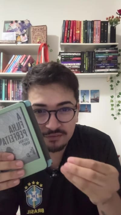 📖✨ Leitura conjunta do mês: A Filha Perfeita. Mais uma história para dividir teorias, surtos, opiniões e aquele clássico “só mais um…