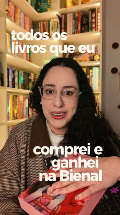 Todos os livros que eu comprei e ganhei na bienal! ✨✨ Desculpa a voz rouca, ainda estou me recuperando de um resfriado que ganhei de…