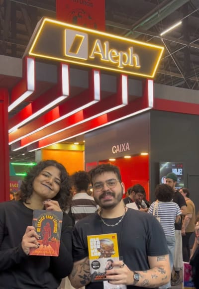 Trocando livros com a @𓂃⊹˙⋆𝐜𝐨𝐫𝐯𝐨 𝐥𝐞𝐢𝐭𝐨𝐫.ᐟ na Bienal no espaço da @Editora Aleph #bienaldolivro #livros #livrostiktok #booktok
