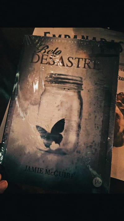 Próxima leitura 💙📚✨️ Presente da melhor amiga 💖✨️ #belodesastre #booktok #livrostiktok #momentos #romancebooks