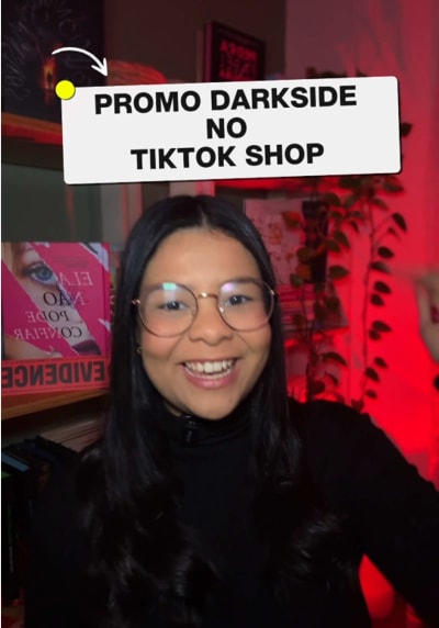 A @DARKSIDE.BOOKS de novo está testando o nosso autocontrole… 🫠🖤📚 Desconto progressivo até 27/09! Corre aproveitar no TikTok Shop 🛍️✨…