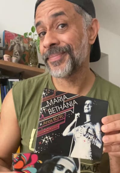 O ARQUIVO CONFIDENCIAL DA ABELHA RAINHA QUE VOCÊ PRECISA CONHECER! 🐝📦 É fascinante notar como os dois volumes das caixas Maria (2011) e…