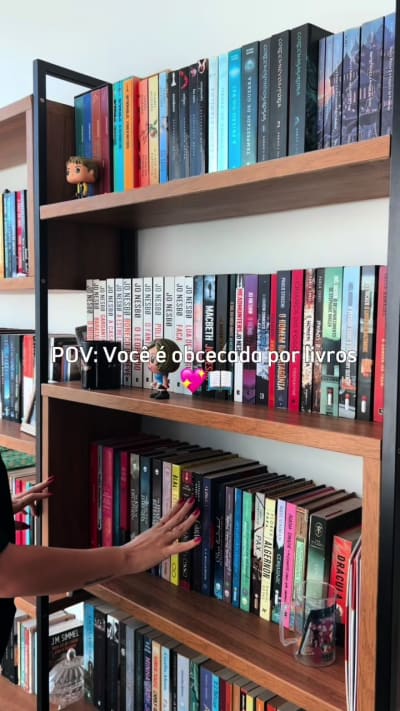 Algumas pessoas colecionam coisas. Eu coleciono histórias. 📖 #booktokbrasil #booktok #livros