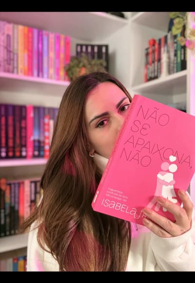 Vem ver esse lançamento pela @editoraintrinseca 💖 Acho que você não pode perder 💅🏻✨#indicacaodelivros #inauguraçãointrinseca #booktok…