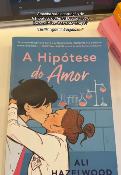 Essa edição é icônica kkkkkk #ahipotesedoamor #livrosderomance #leitores #livros #romance