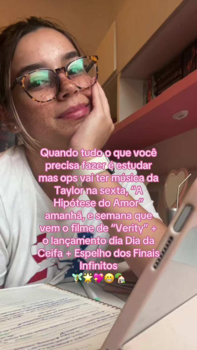 Gente a vida presta quando você é muitifandom no final de setembro #taylorswift #quartaasa #booktok #verity #ahipotesedoamor