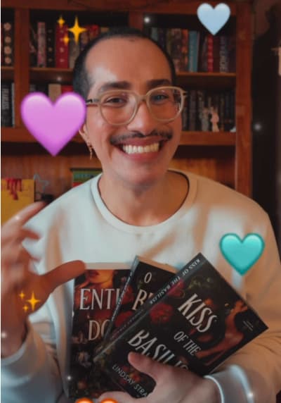 LIVRO COM SURRA DE HOT? Olhem o tanto de cenas que tem em O Beijo do Basilisco 🫦 Amei, vou ler! ✨🤎 #booktok #booktokbr #romantasy…