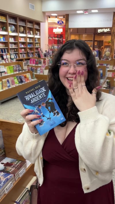 Como assim ele não acha ir na livraria legal? Ib: @yass.reads <3 #booktok #bookgram